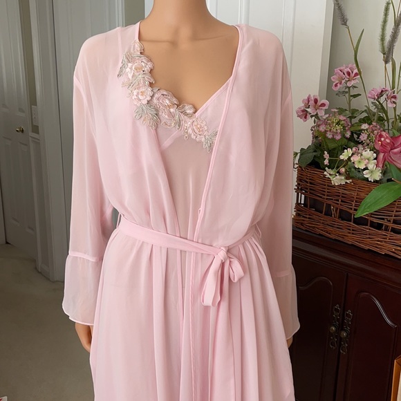 NWOT Vintage Delicates 90’s pink nightgown and robe embroidered with seq… - Picture 3 of 15